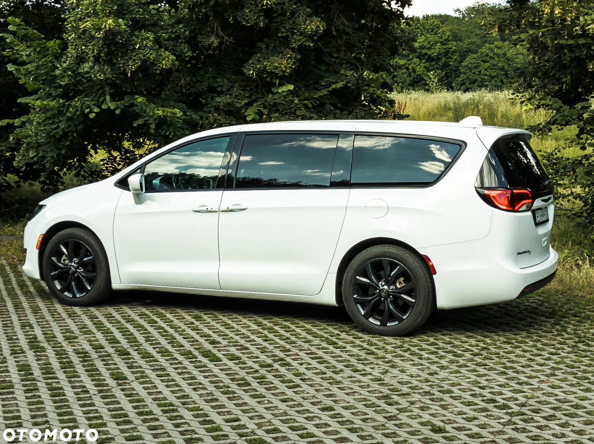 Chrysler Pacifica - 8