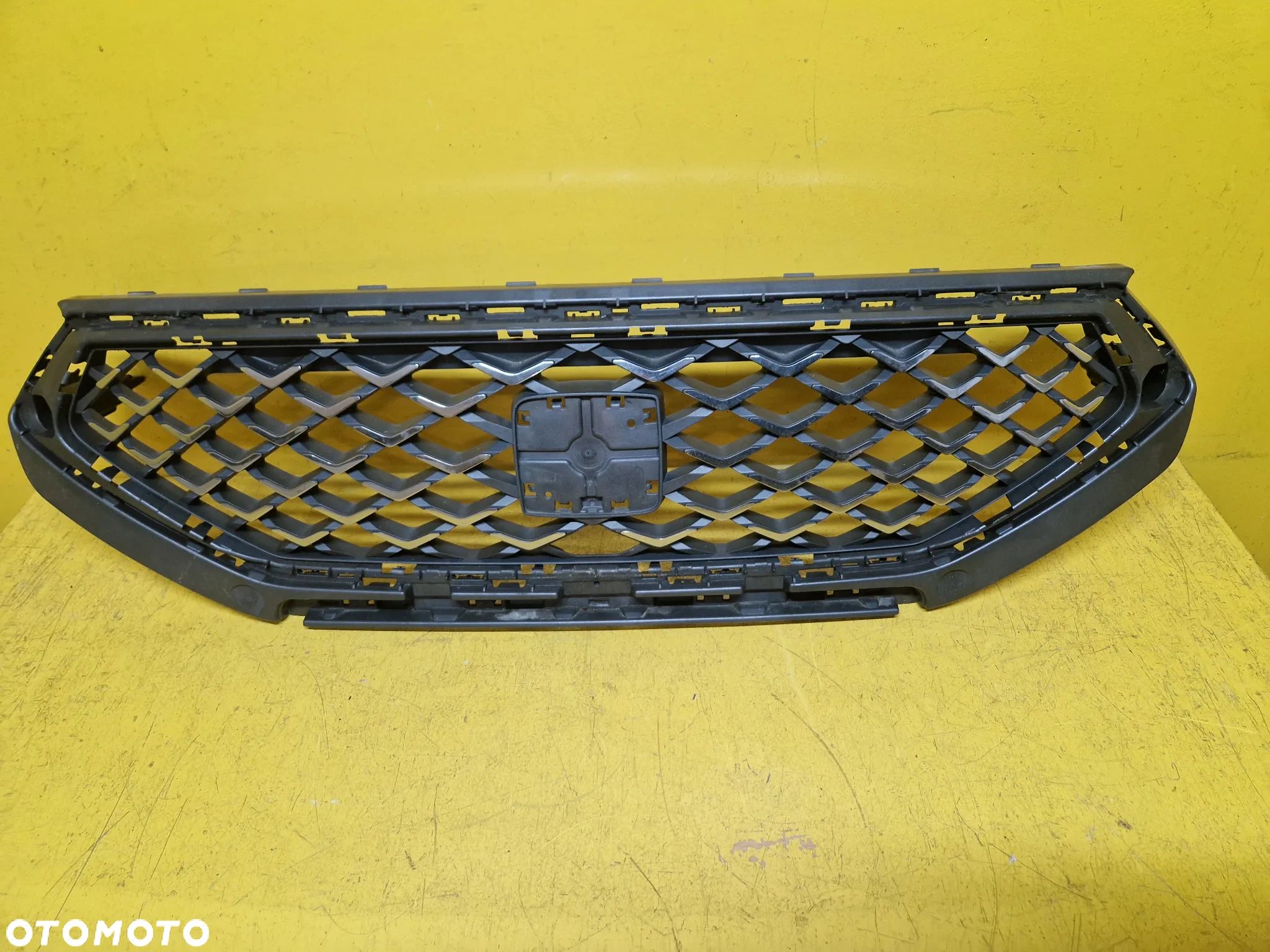 SEAT TARRACO GRILL ATRAPA CHLODNICY 5FJ853654B - 1