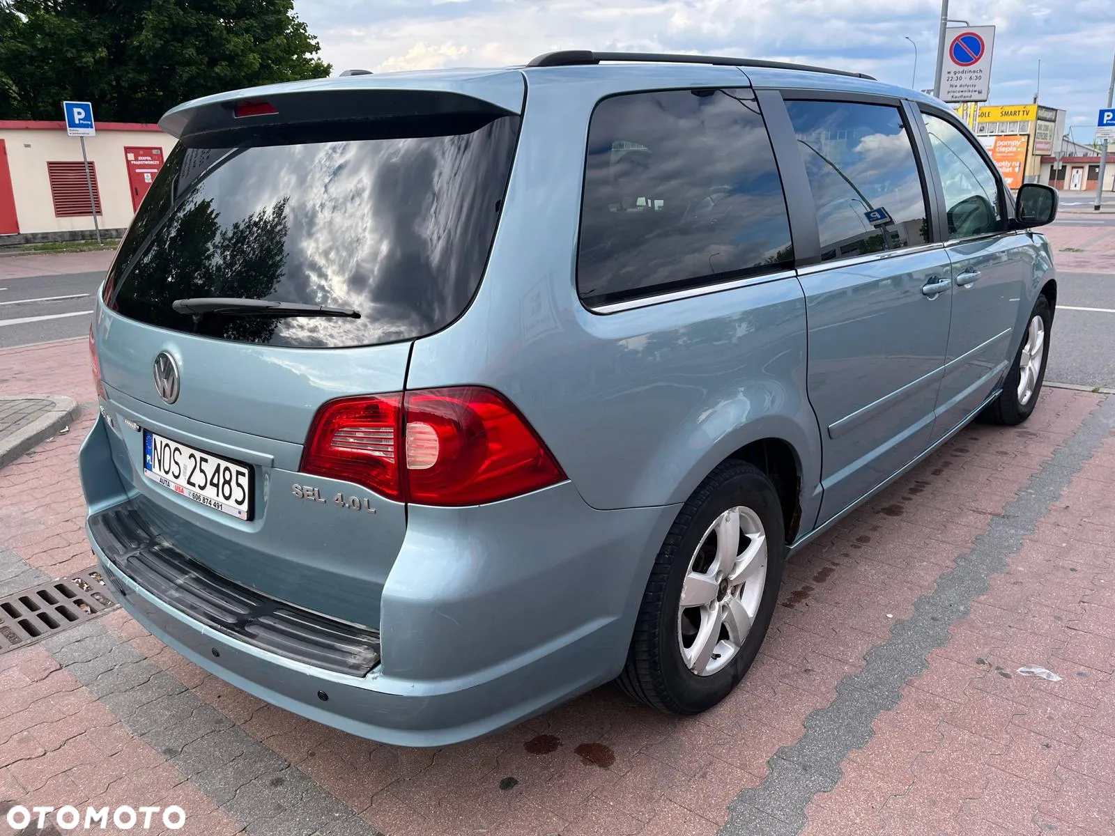 Volkswagen Routan - 3