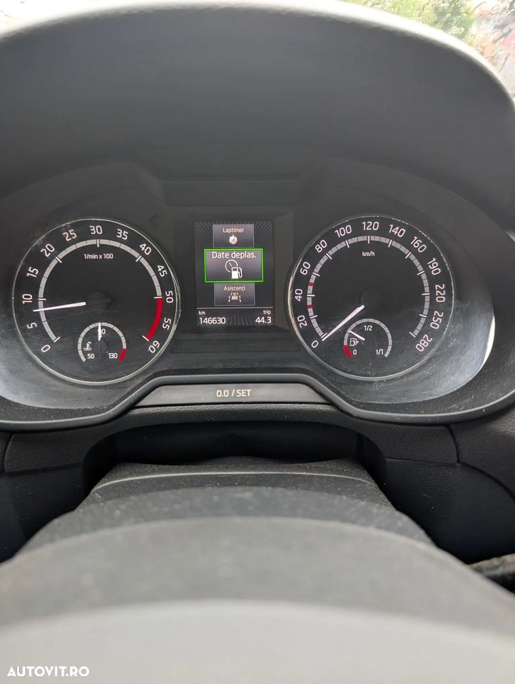 Skoda Octavia 2.0 TDI DSG RS - 12