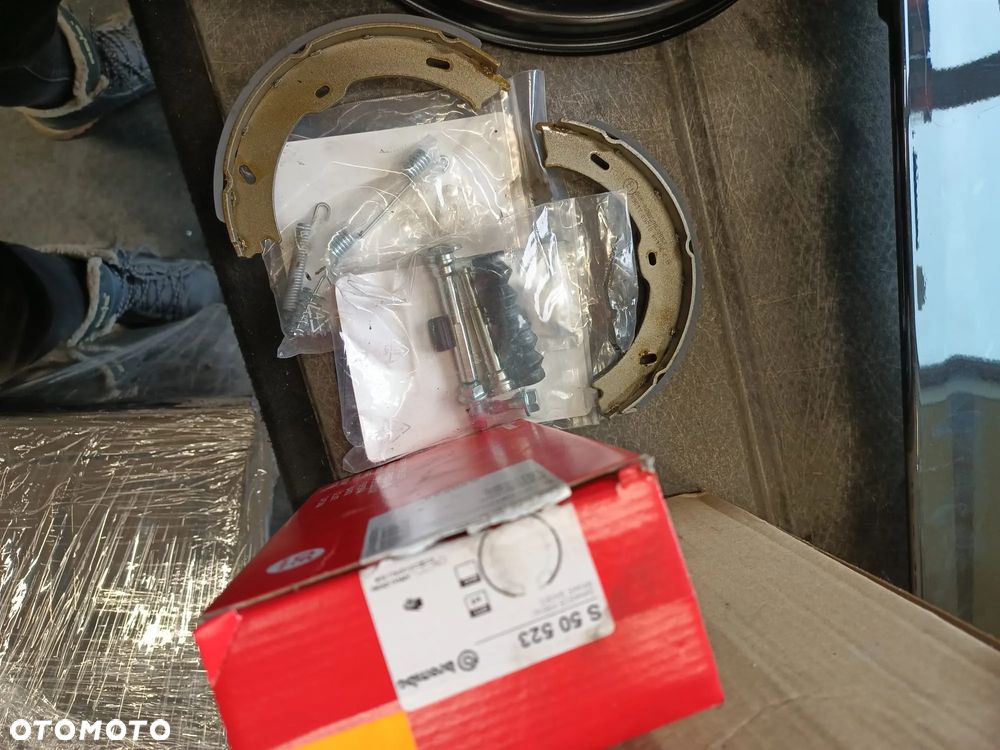 BREMBO S 50 523 SZCZĘKA HAMULCOWA ŚRUBY NOWA - 1