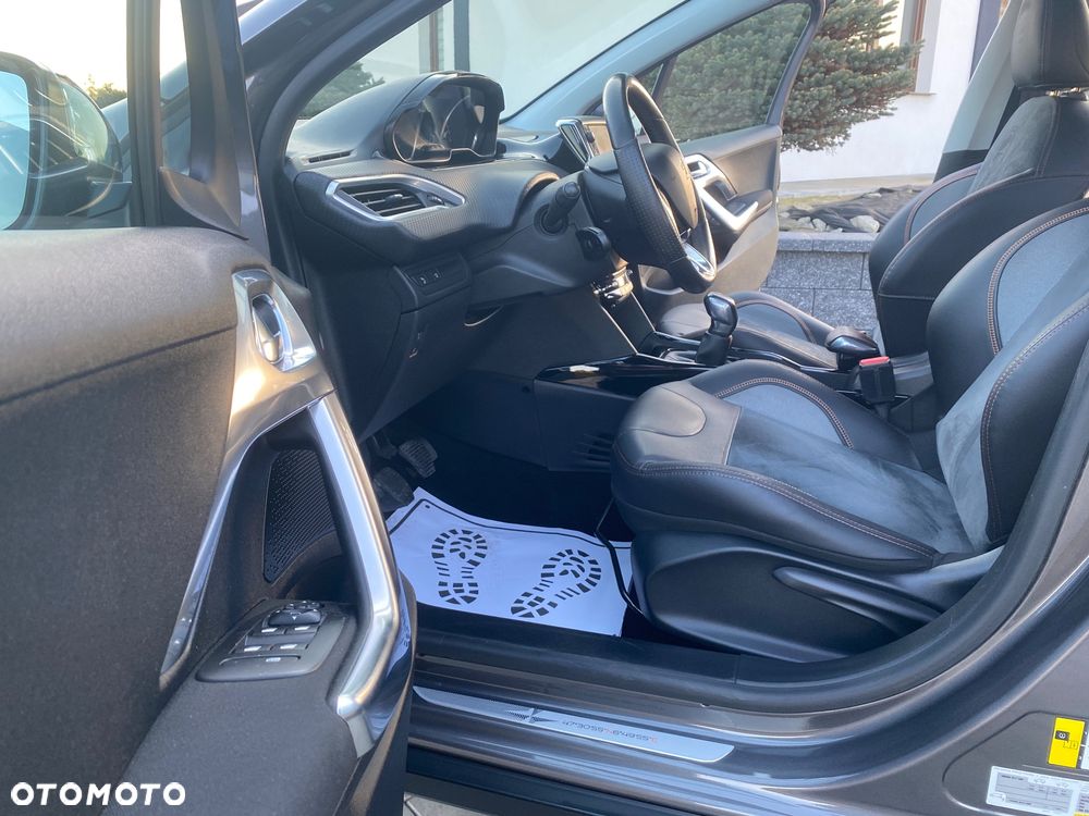 Peugeot 2008 1.2 Pure Tech Allure S&S - 22