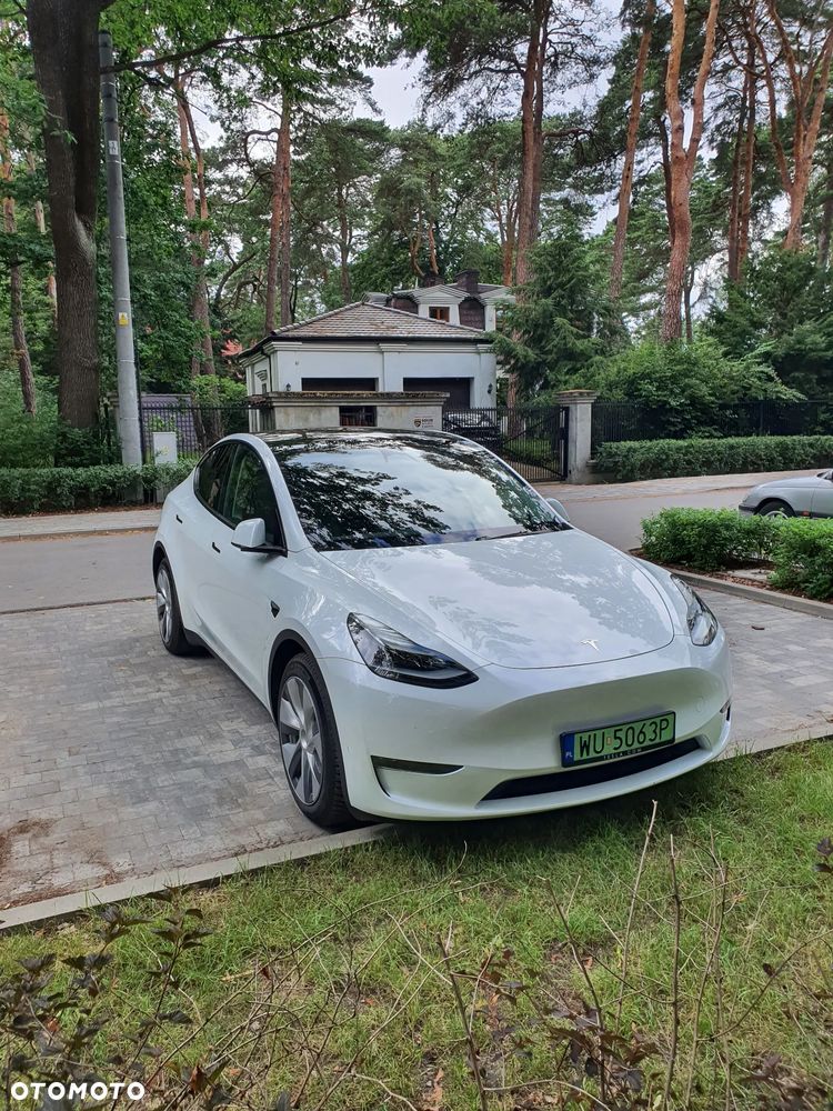 Tesla Model Y - 1