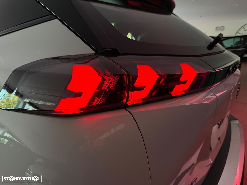 Peugeot 2008 1.2 PureTech Allure - 9