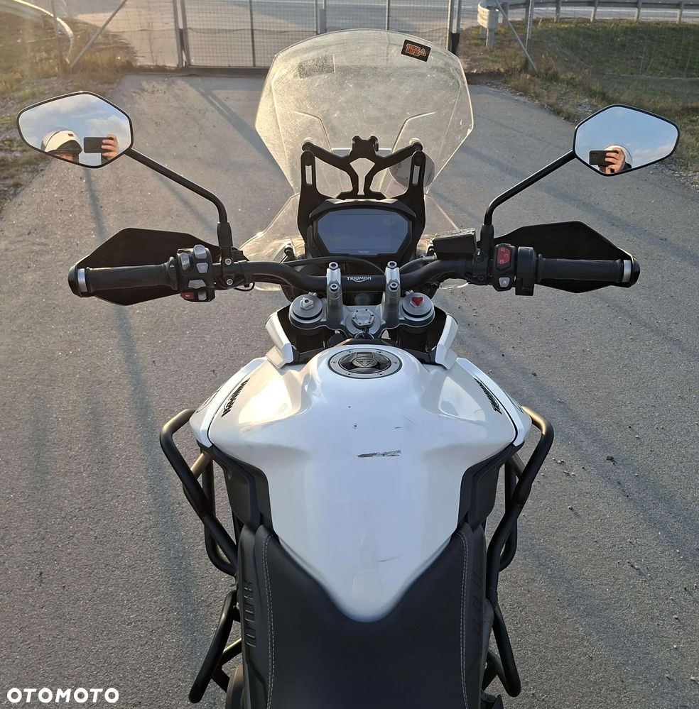 Triumph Tiger - 1