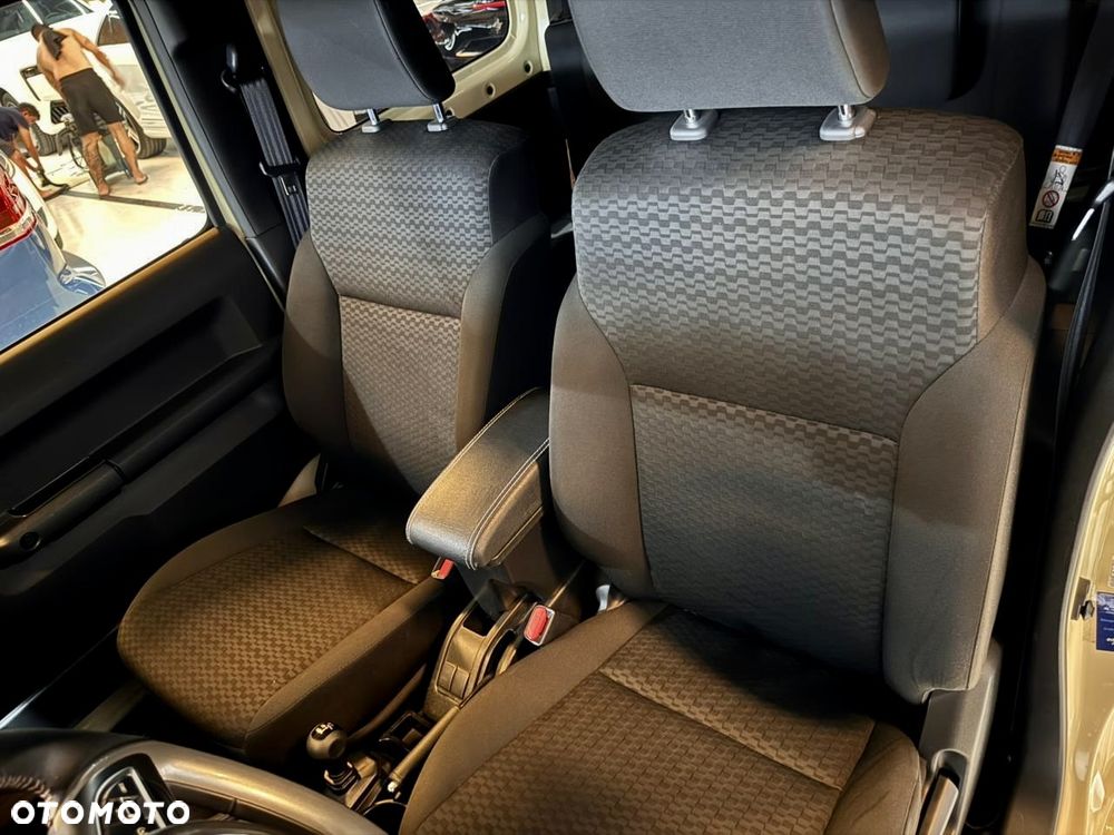 Suzuki Jimny - 37