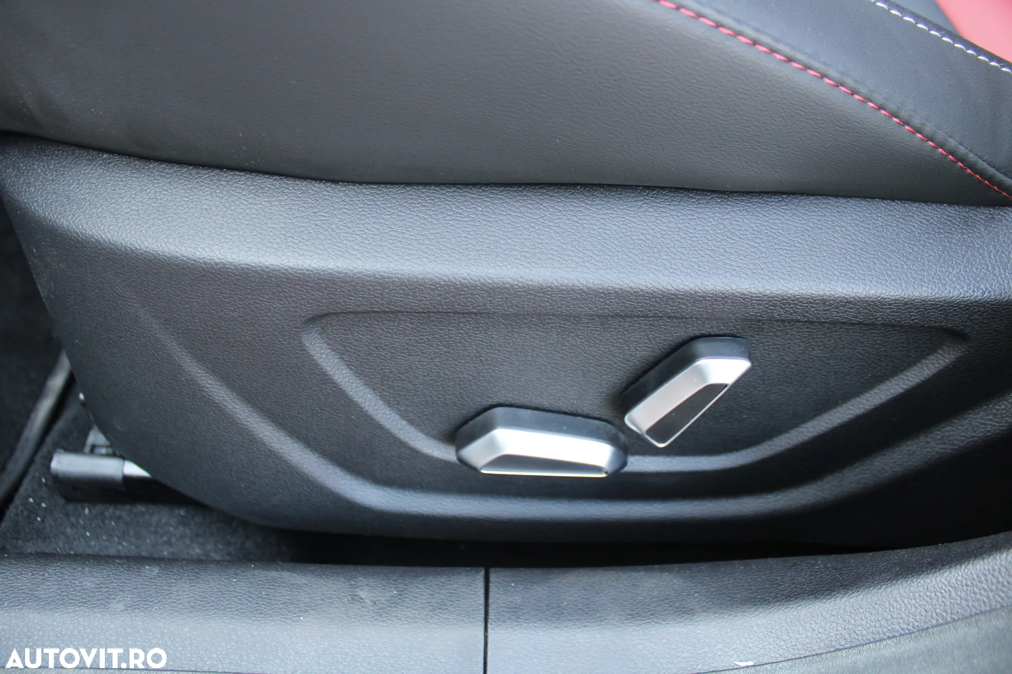 Geely Coolray - 34