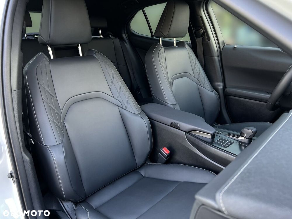 Lexus UX 300h F Sport Design - 22