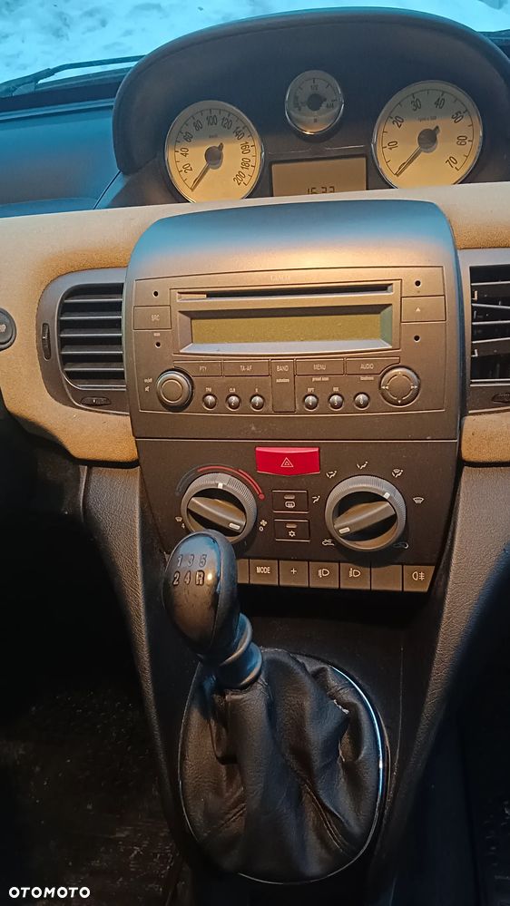 Lancia Ypsilon Y 1.2 8v - 12