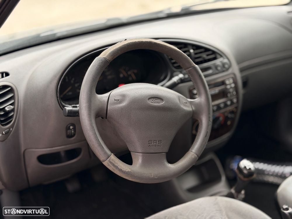Ford Fiesta 1.25 Ghia - 8