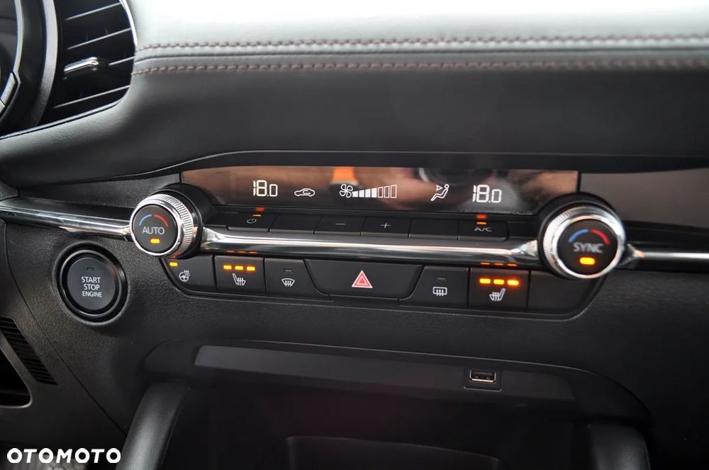 Mazda 3 e-SKYACTIV-G 122 M HYBRID EXCLUSIVE-LINE - 29