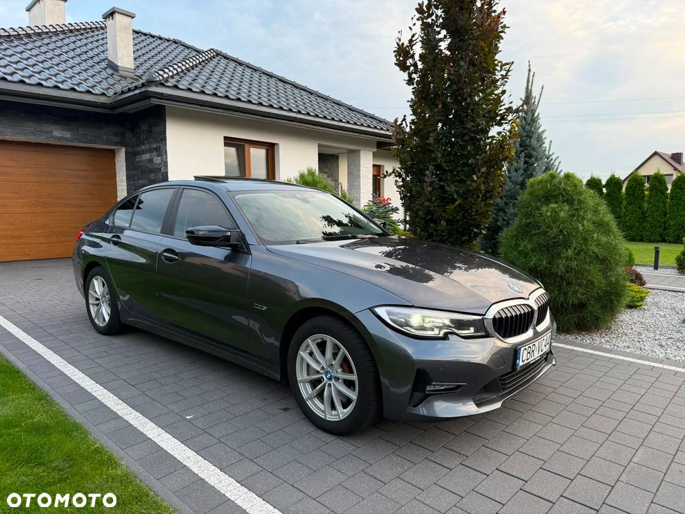 BMW Seria 3 330e xDrive - 17