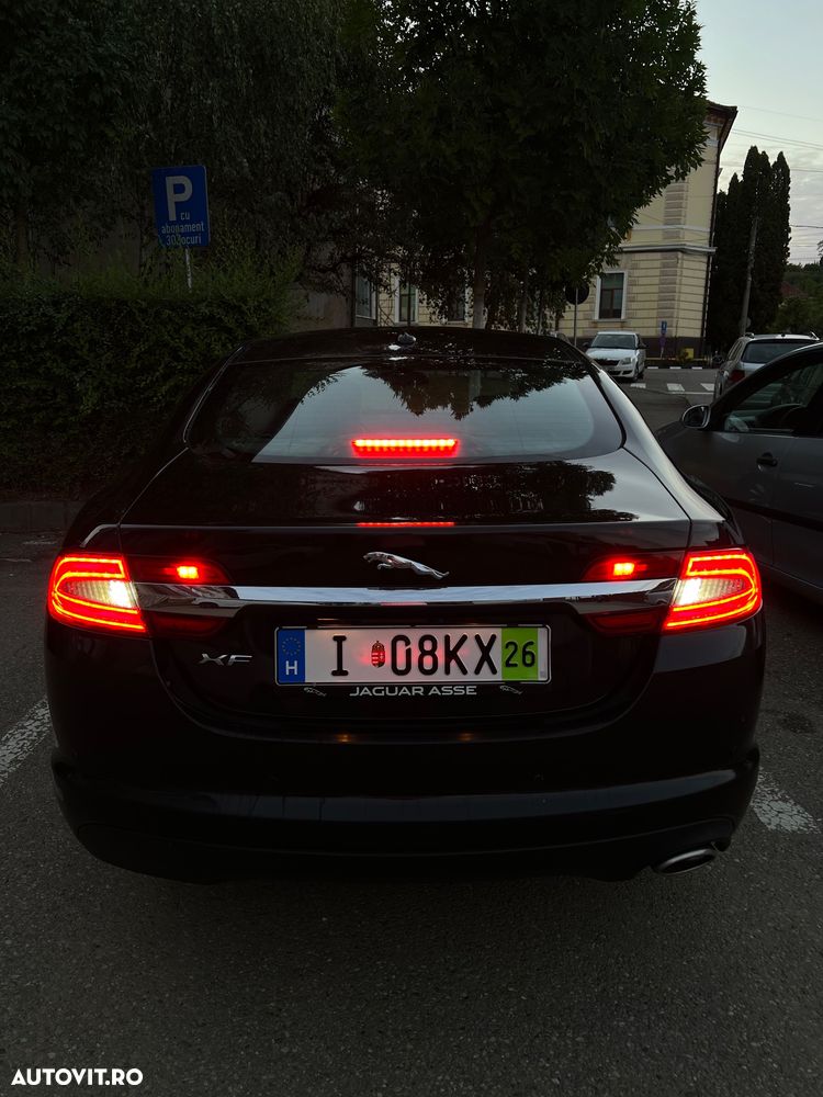 Jaguar XF 2.2D - 21