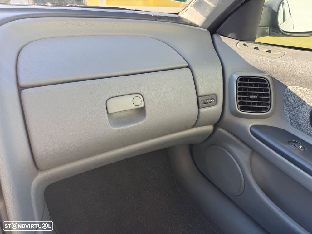 Renault Laguna 1.6 RXE - 38
