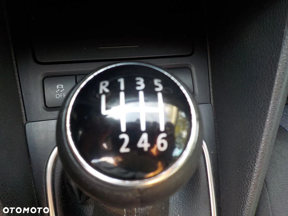 Volkswagen Golf 2.0 TDI DPF Style - 16