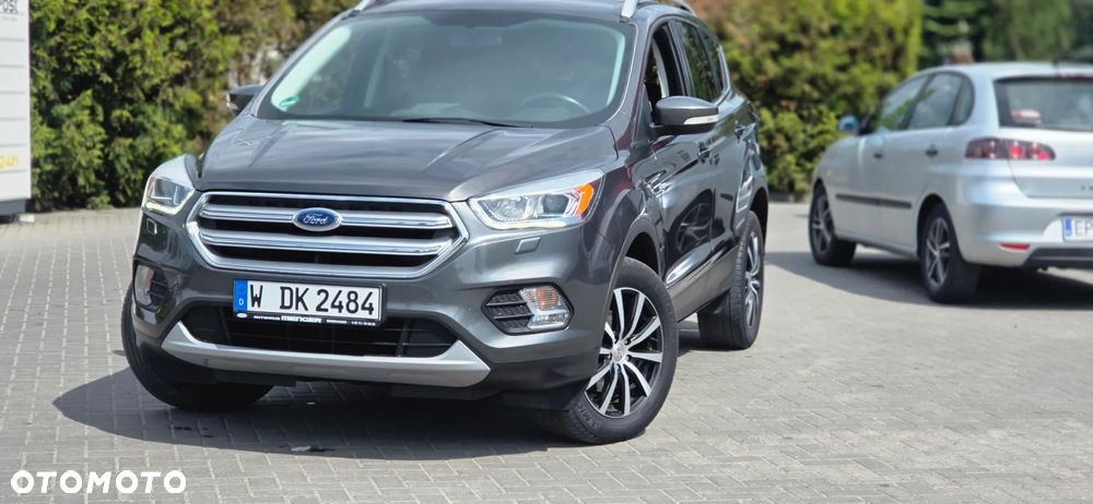 Ford Kuga 1.5 EcoBoost 2x4 Titanium - 3