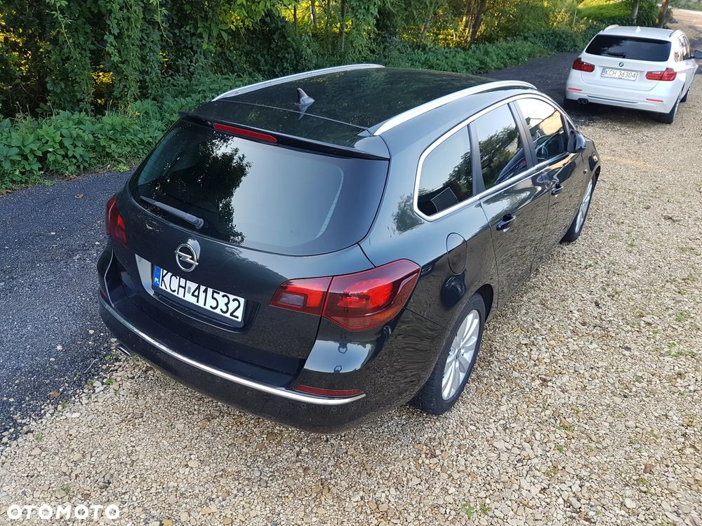 Opel Astra 2.0 CDTI DPF SportsTourer Exklusiv - 10