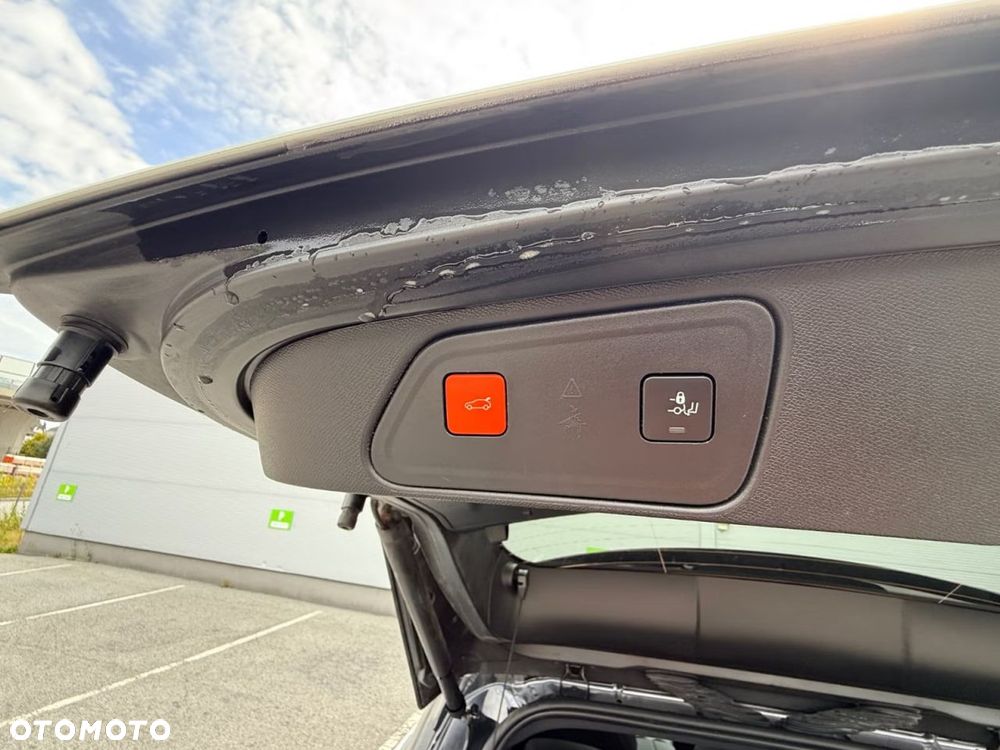 Peugeot 3008 1.6 PureTech HYbrid4 GT S&S EAT8 - 28