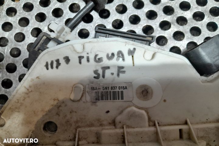 Broasca usa fata stanga 5N1837015A 5N1837015A Volkswagen VW Tiguan 1 - 2