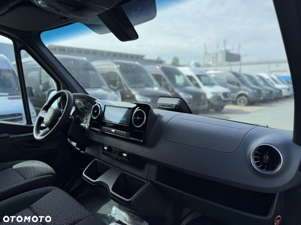 Mercedes-Benz Sprinter - 11