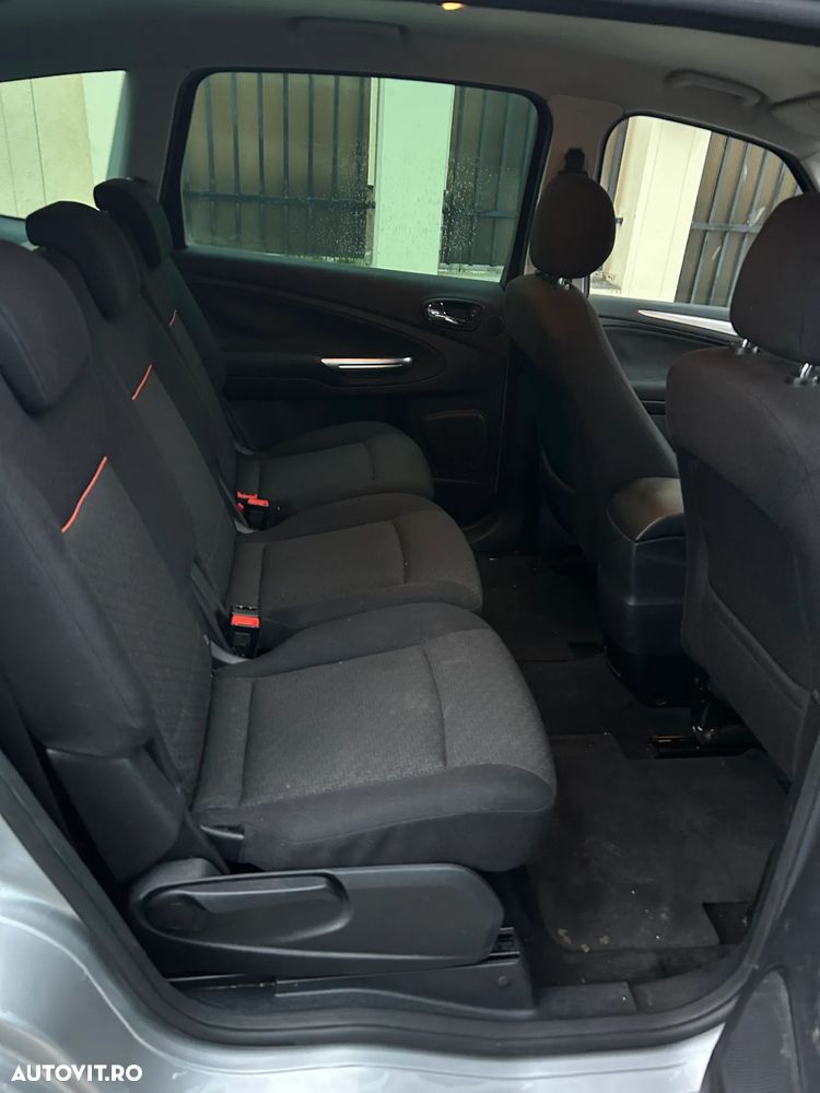 Ford S-Max - 11