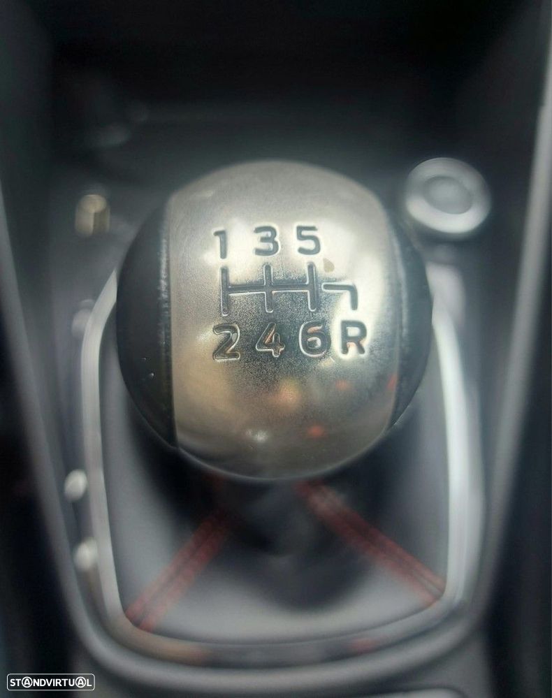 Ford Fiesta 1.0 T EcoBoost STLine - 42