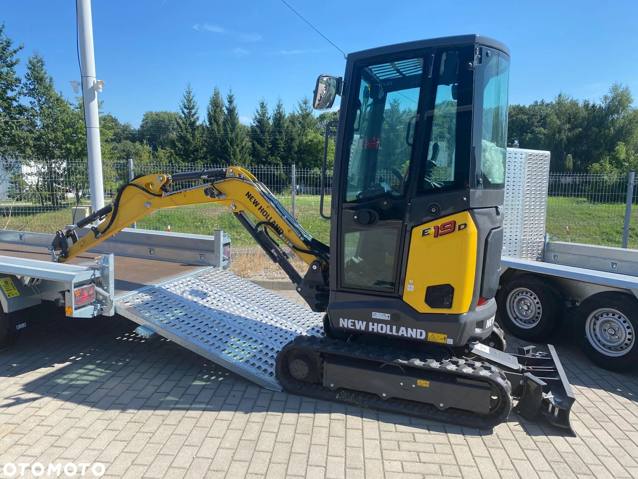 New Holland E19D - 1