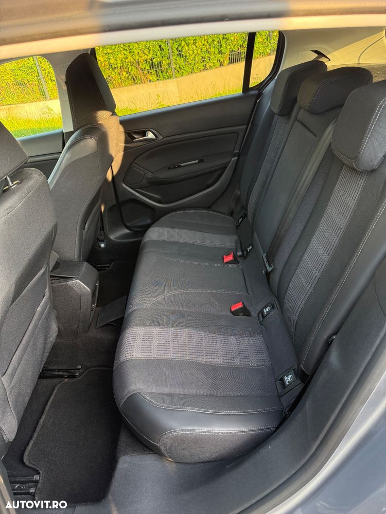 Peugeot 308 1.2 L PureTech Turbo Allure Aut. - 12
