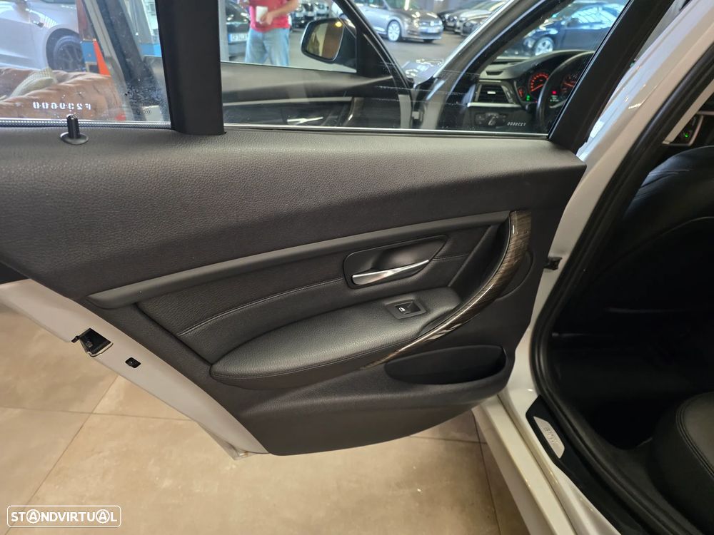 BMW 320 d Aut. Luxury Line - 26