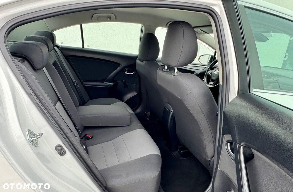 Toyota Avensis 1.6 D-4D Prestige - 9