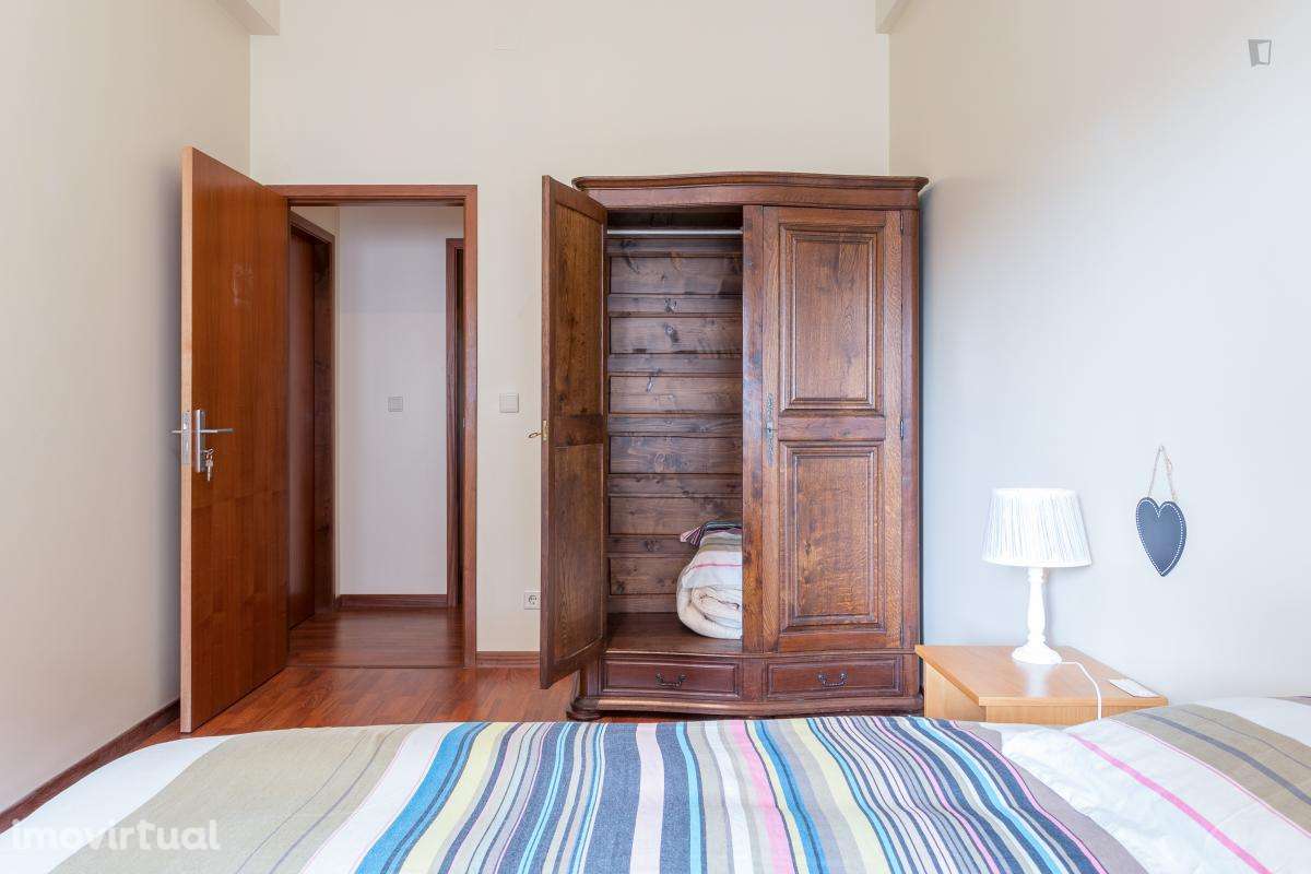 Quarto - localizado em Paranhos Porto - Grande imagem: 4/24