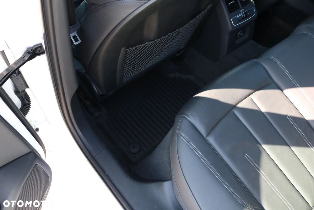 Audi A4 Limousine - 16