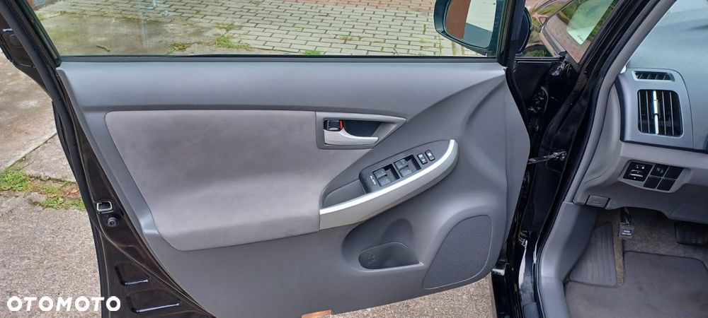 Toyota Prius 1.8 HSD Prestige - 15