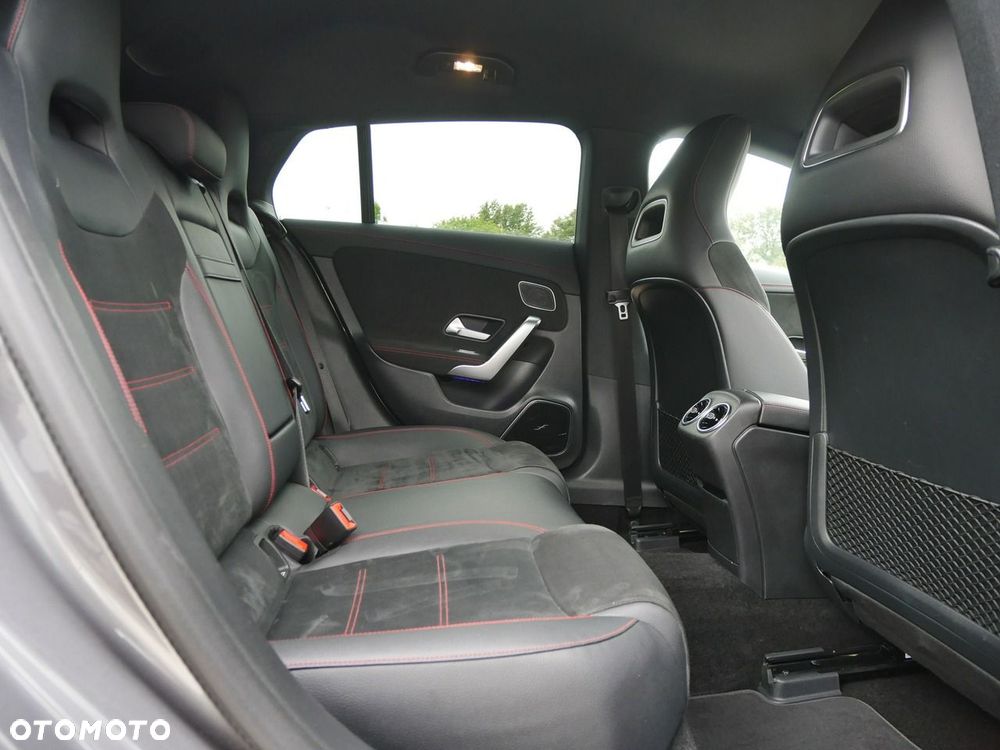 Mercedes-Benz CLA 250 4-Matic AMG Line 7G-DCT - 37