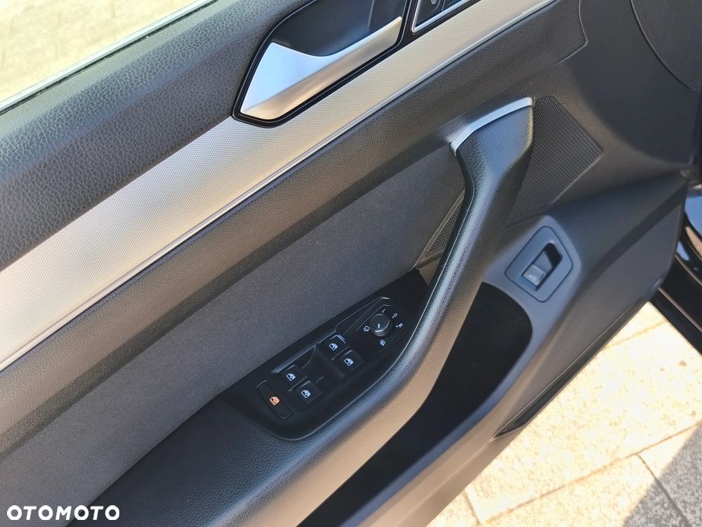 Volkswagen Passat 2.0 TDI (BlueMotion Technology) Highline - 11