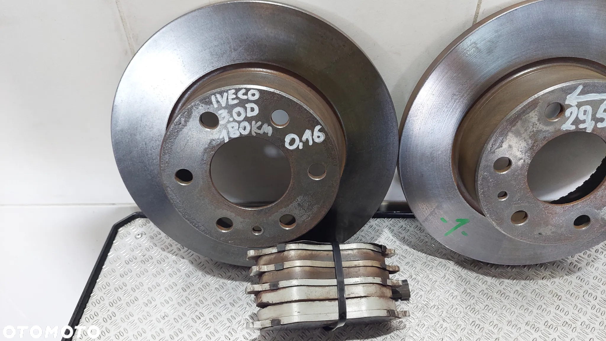 TARCZE HAMULCOWE PRZÓD PLUS KLOCKI IVECO DAILY 3,0 D 180KM KOMPLET ŚREDNICA 29,5cm - 3