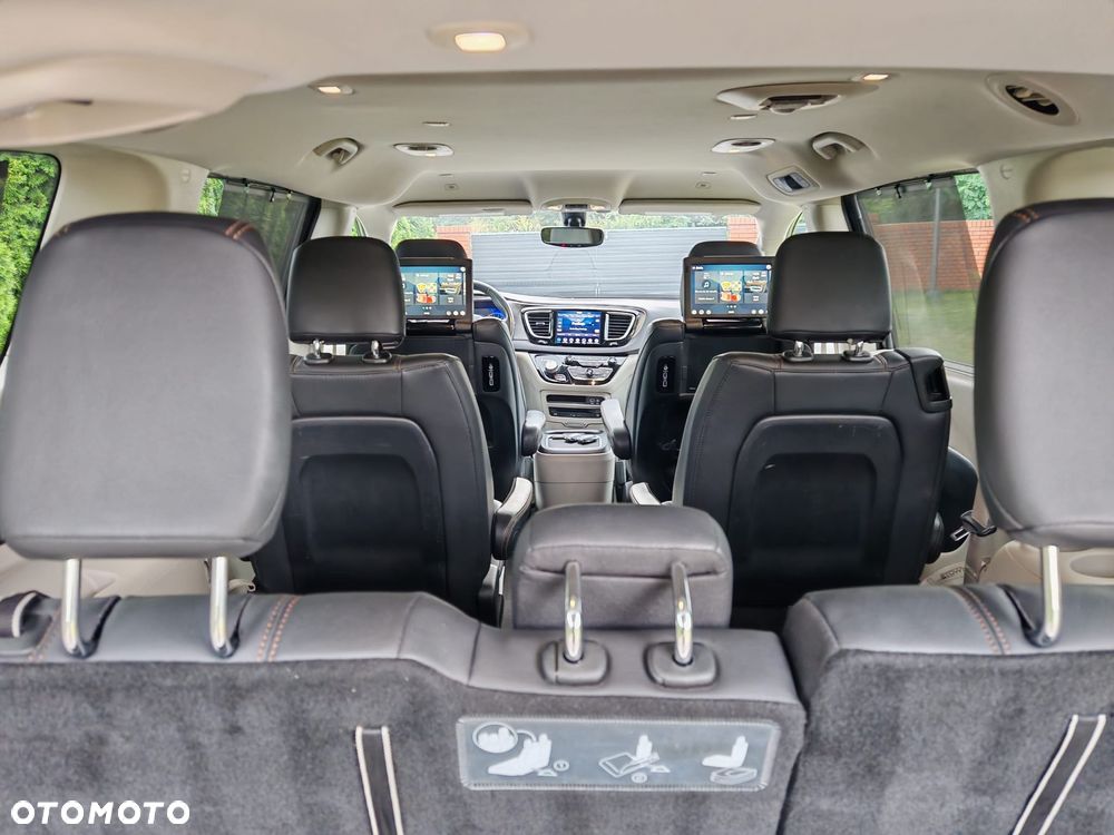 Chrysler Pacifica - 13