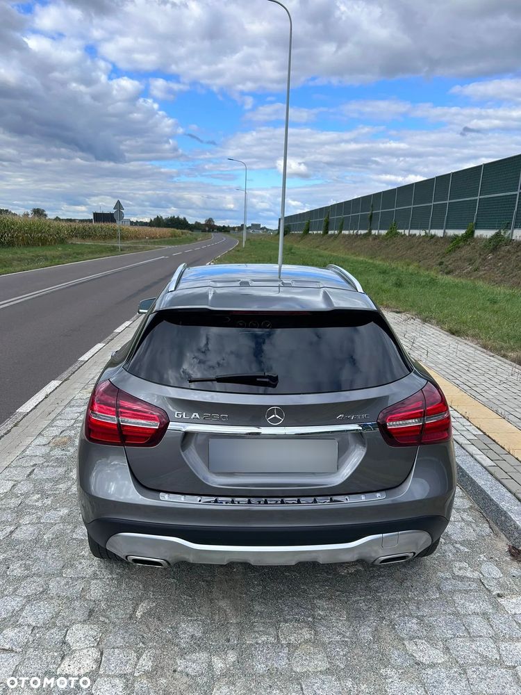 Mercedes-Benz GLA 250 4Matic 7G-DCT UrbanStyle Edition - 15