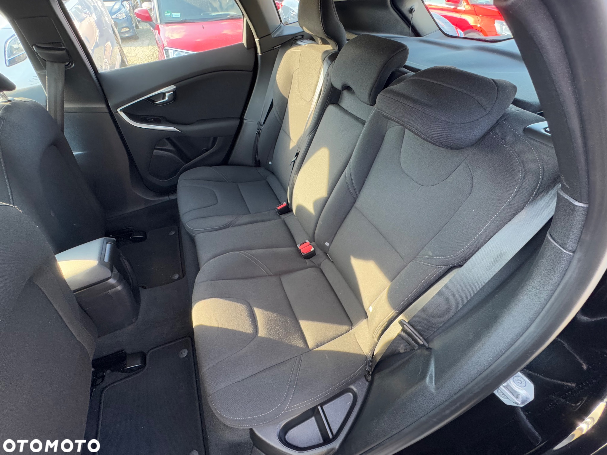Volvo V40 D2 Drive-E Momentum - 34