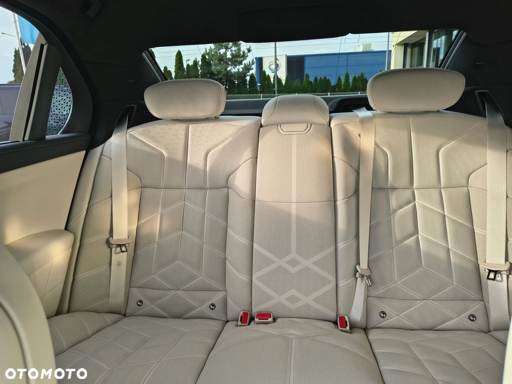 BMW Seria 7 - 16