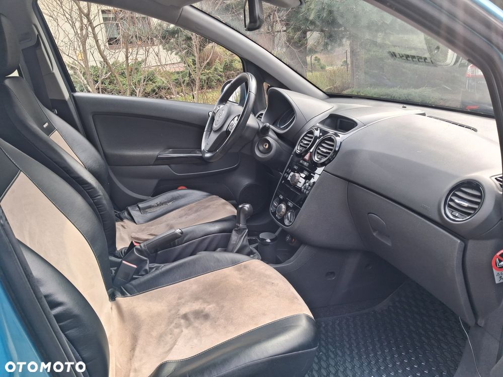 Opel Corsa 1.2 16V Cosmo - 9