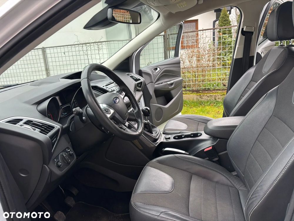 Ford Kuga 2.0 TDCi 2x4 Titanium - 12