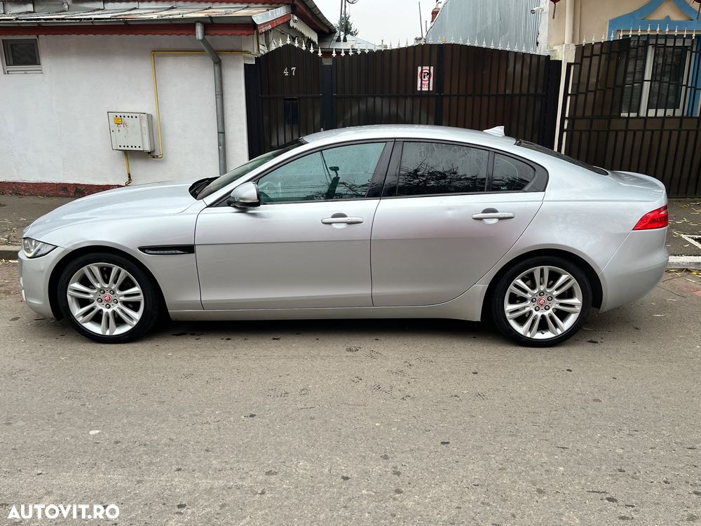 Jaguar XE 2.0 Prestige - 12