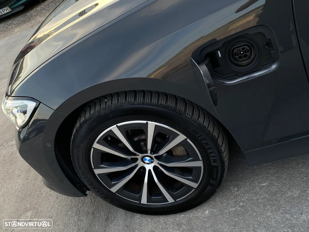 BMW 330 e Touring Aut. Luxury Line - 10