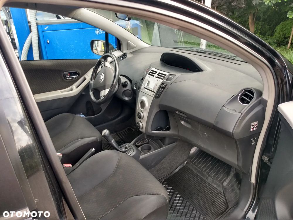 Toyota Yaris - 10