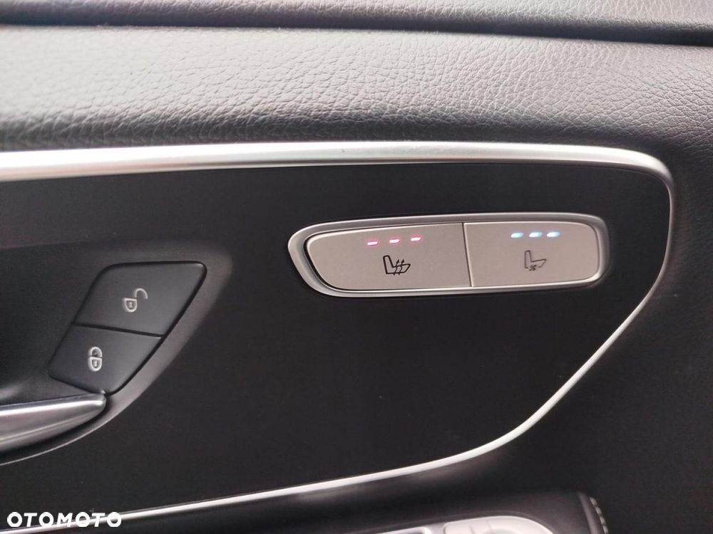 Mercedes-Benz Klasa V - 12