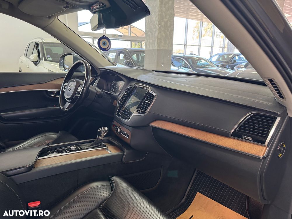 Volvo XC 90 D5 AWD Geartronic Inscription - 4