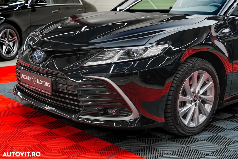Toyota Camry Luxury - 17