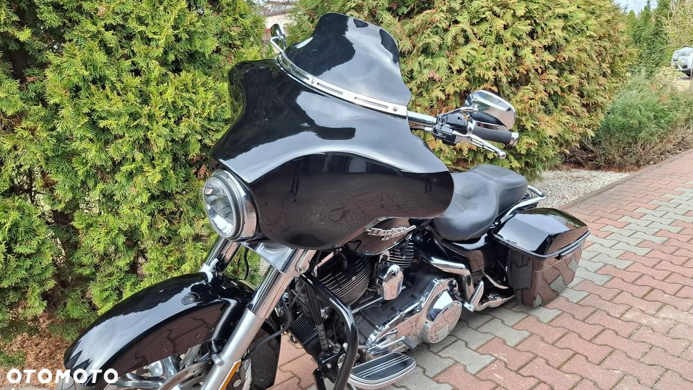 Harley-Davidson Touring Street Glide - 20