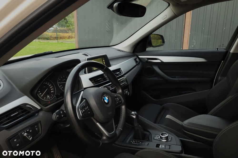 BMW X1 sDrive18i - 11